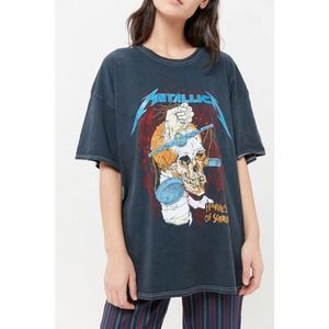 Urban Outfitters Women's X Metallica 1988 Tour Glitter Oversized Fit Tee T-Shirt